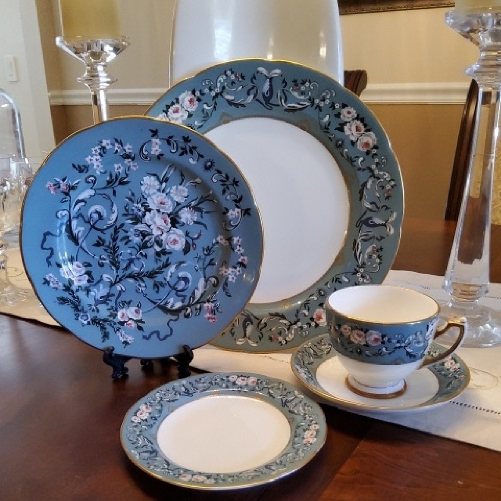 5 piece place settings Ralph Lauren "Annalia" Wedgewood China Set.